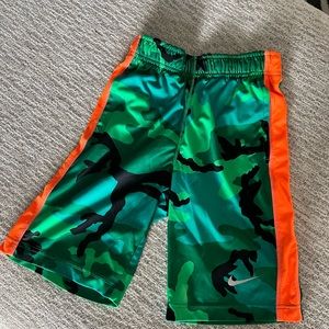 Nike camo shorts (green)